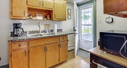 Walk to Saylors Lake: Townhome w/ Shared Perks!