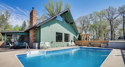 'love Lake Retreat w/ Hot Tub in New Richmond!