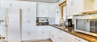 'love Lake Retreat w/ Hot Tub in New Richmond!