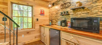 Escape to Nature: Secluded Mcdonough Cabin!