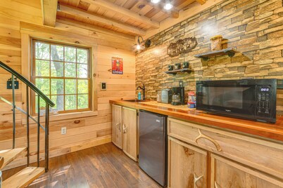 Escape to Nature: Secluded Mcdonough Cabin!