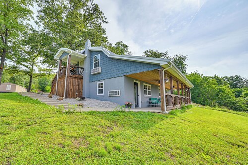 6 Mi to Lake Liberty: Pet-friendly Home w/ Yard