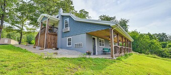 6 Mi to Lake Liberty: Pet-friendly Home w/ Yard