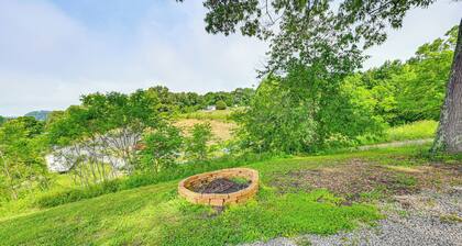 6 Mi to Lake Liberty: Pet-friendly Home w/ Yard