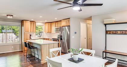 Golf, Hike, Dine & Relax: Home in Port Orchard