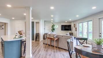 House (4 Bedrooms) | Interior