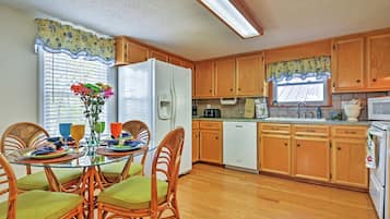 House (2 Bedrooms) | Interior