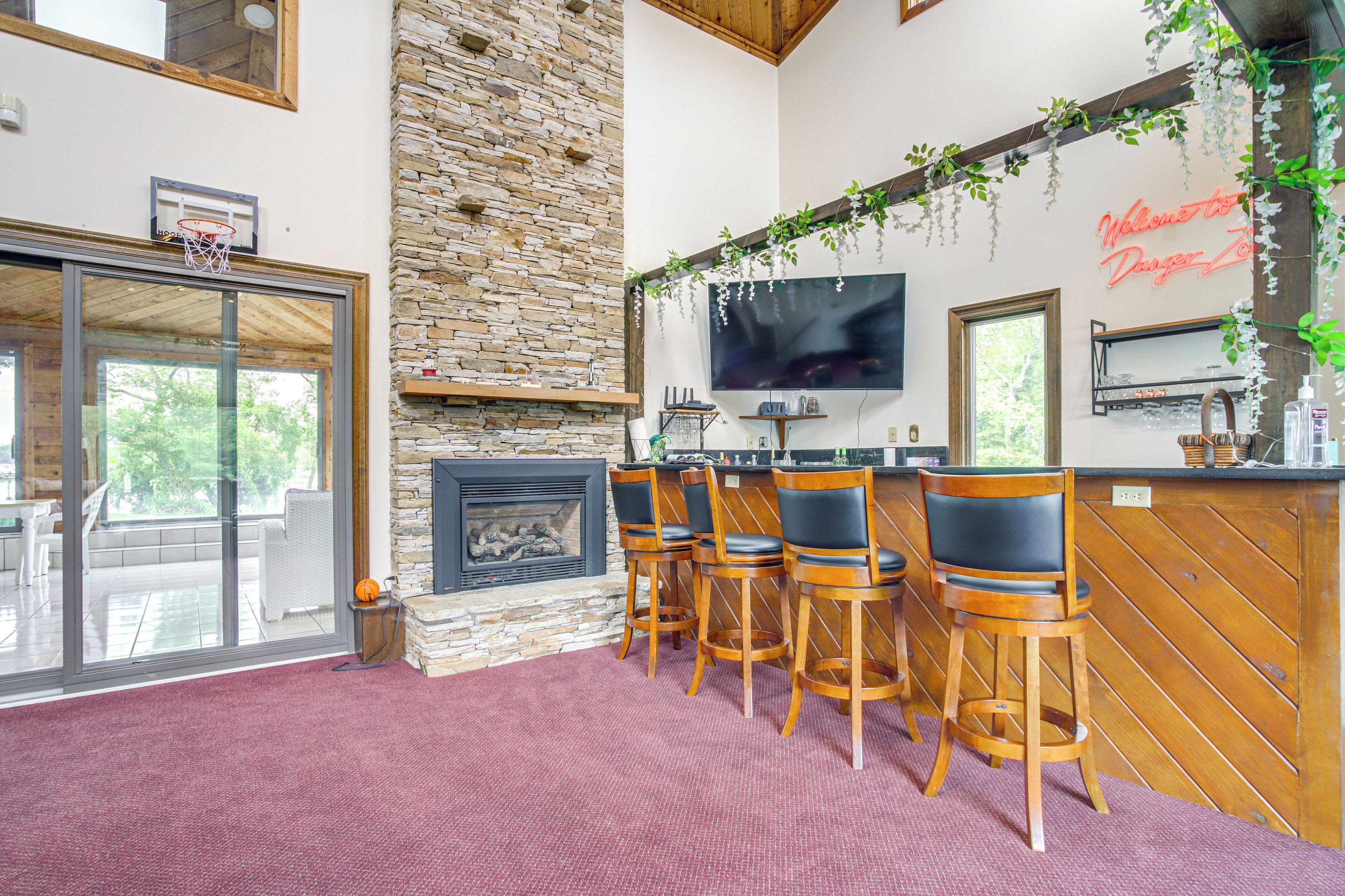 House (5 Bedrooms) | Interior
