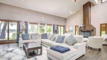 House (5 Bedrooms) | Interior