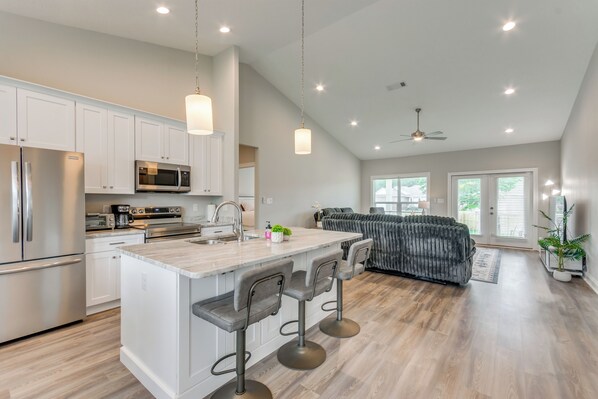 Interior - Modern Family Home w/ Spacious Yard in Milton (Milton)