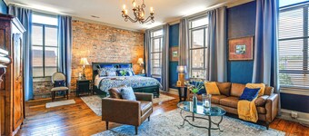 Walkable Wytheville Loft on Main Street!