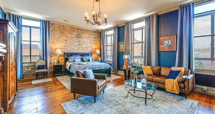 Walkable Wytheville Loft on Main Street!