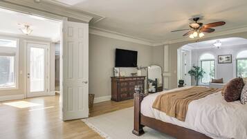 House (5 Bedrooms) | Interior