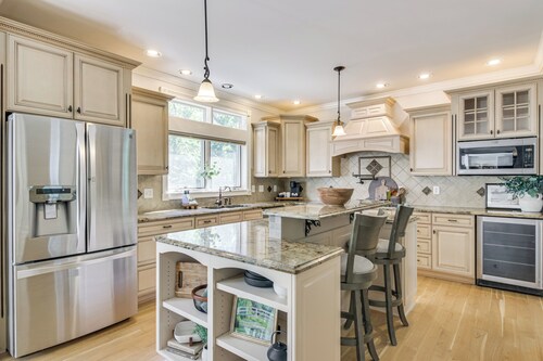 Boat Dock & Movie Theater: Lake Wylie Retreat!