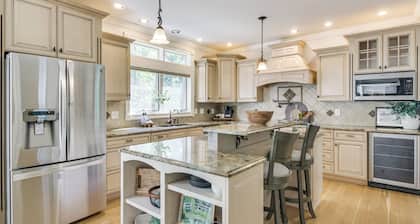 Boat Dock & Movie Theater: Lake Wylie Retreat!