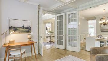 House (5 Bedrooms) | Interior