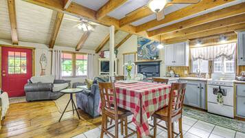 House (2 Bedrooms) | Interior