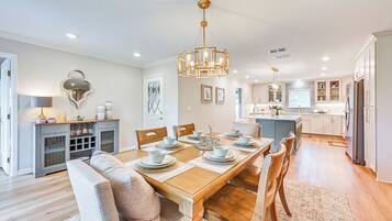 House (5 Bedrooms) | Interior