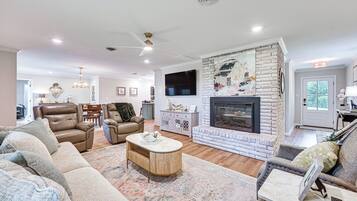 House (5 Bedrooms) | Interior