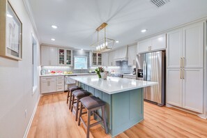 House (5 Bedrooms) | Interior - Patio, Yard, Views: Modern Home in Longview (Longview)