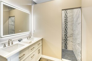 House (5 Bedrooms) | Interior - 2 Mi to Lewis and Clark Lake: Spacious Getaway (Crofton)