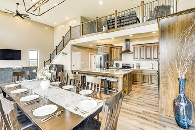 2 Mi to Lewis and Clark Lake: Spacious Getaway