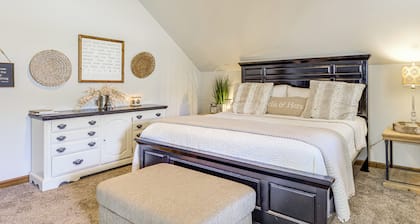 10 Mi to Mobile Bay: Family Apt in Silverhill!