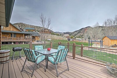 Rustic Cabin Near Palisade State Park w/ Deck!