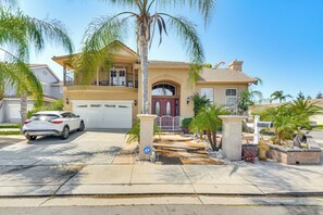 Interior - Golf, Fish & More: Cozy Safari Unit in Atwater! (Atwater)