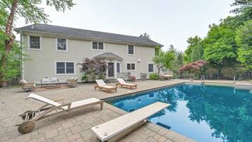 House (Multiple Bedrooms) | Front of property