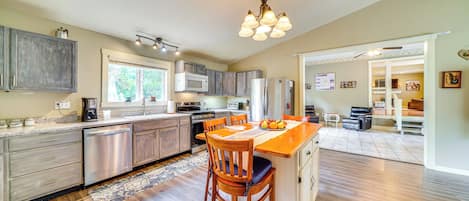 House (3 Bedrooms) | Interior