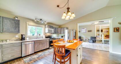14 Mi to Dtwn Louisville: Holiday Vacation Home!