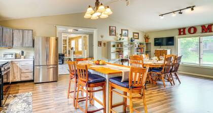 14 Mi to Dtwn Louisville: Holiday Vacation Home!