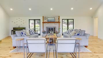 House (4 Bedrooms) | Interior