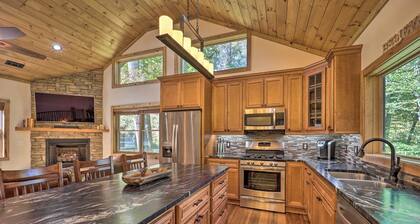 Treetop Cabin w/ Hot Tub, Near Appalachian Ski