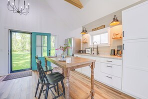 Apartment (0 Bedroom) | Interior - Oceanfront Studio w/ Private Dock in Harpswell! (Harpswell)