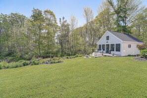 Apartment (0 Bedroom) | Interior - Oceanfront Studio w/ Private Dock in Harpswell! (Harpswell)