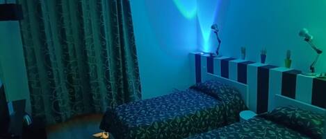 Coffres-forts dans les chambres, fer et planche à repasser