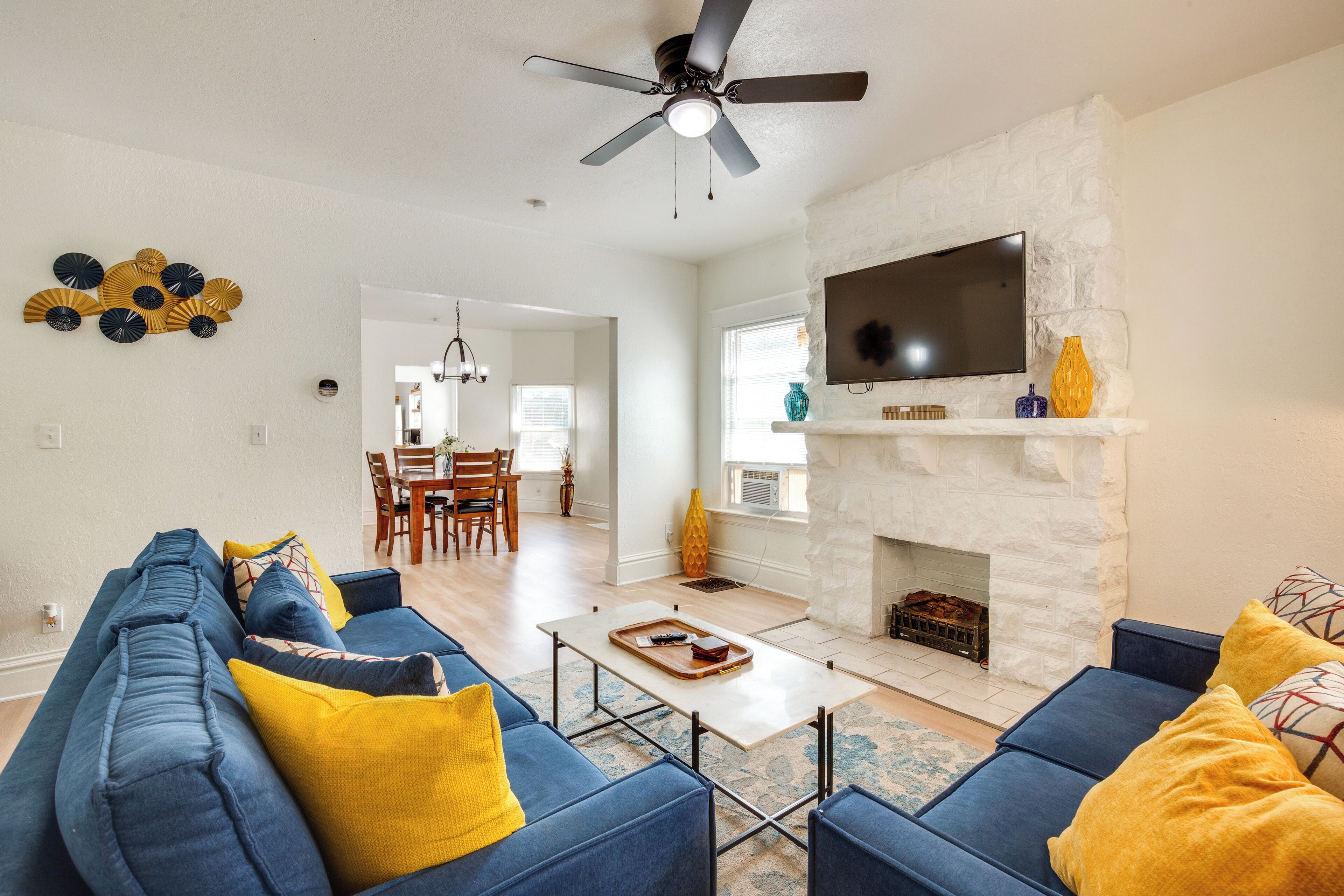 Apartment (2 Bedrooms) | Living area