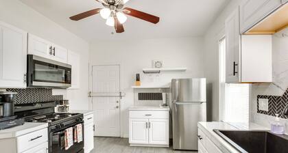 Luxurious 2BR Kansas City Condo Near Downtown