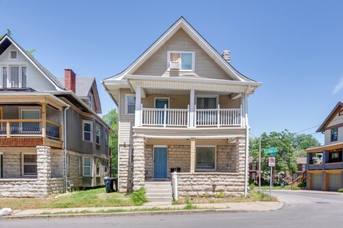 Luxurious 2BR Kansas City Condo Near Downtown