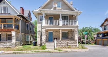 Luxurious 2BR Kansas City Condo Near Downtown