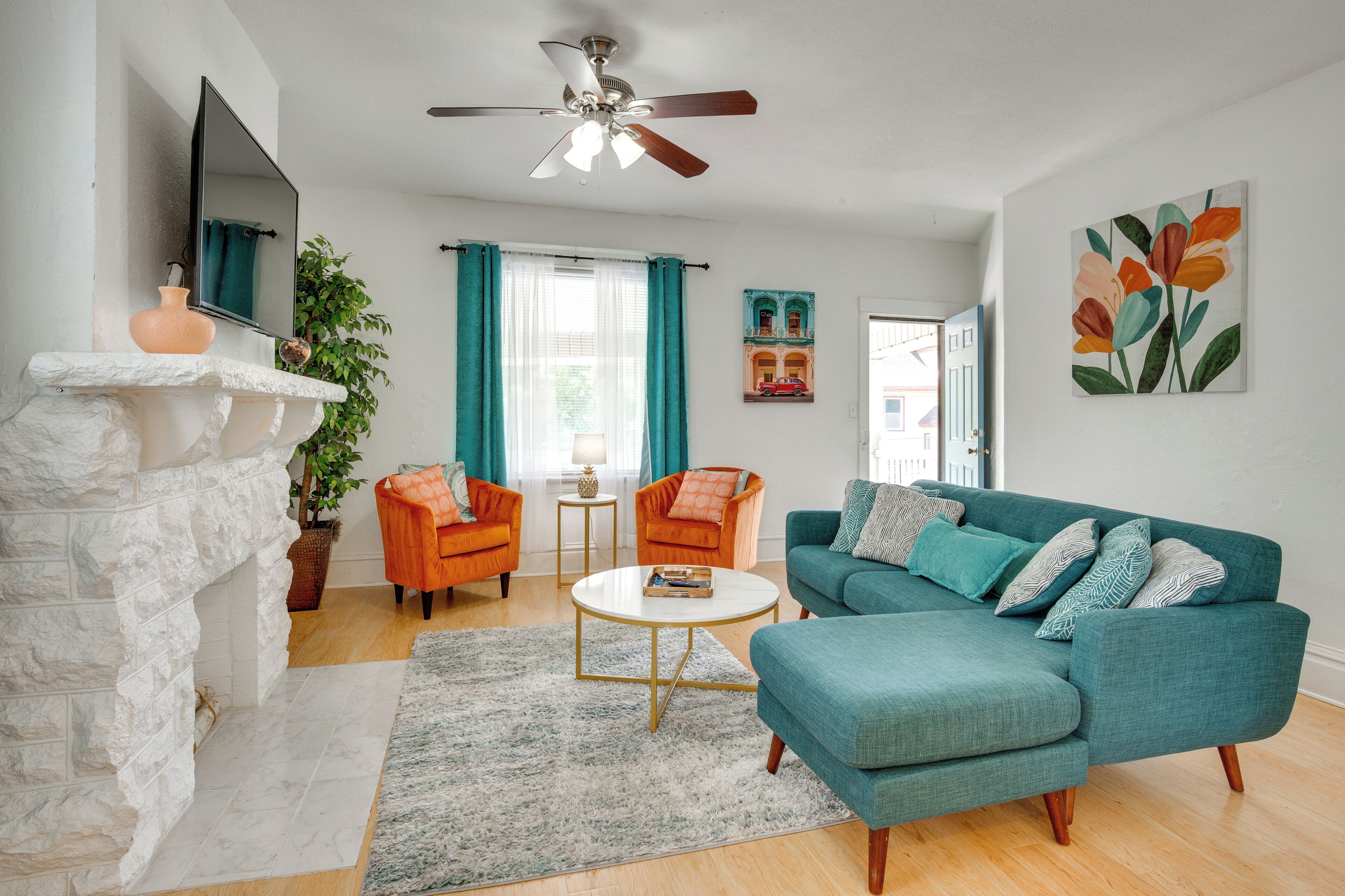 Luxurious 2BR Kansas City Condo Near Downtown - Power and Light District, MO