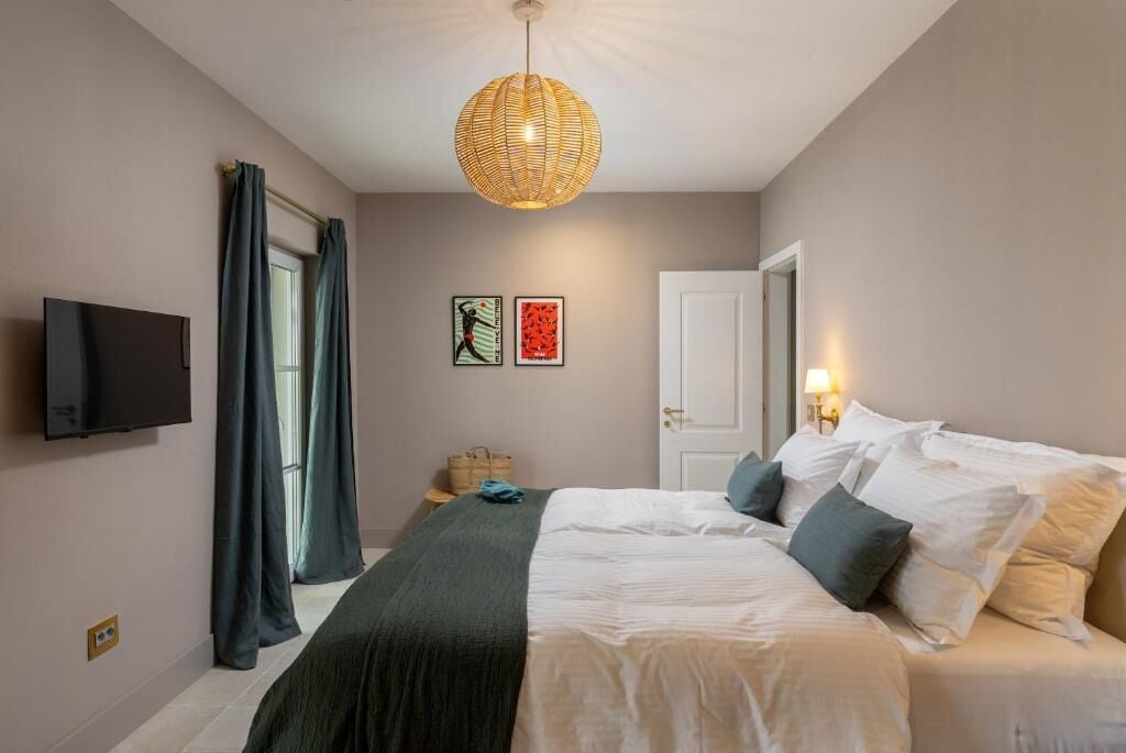 빌라 (4 Bedrooms) | 4 개의 침실, 책상, 다리미/다리미판, 침대 시트