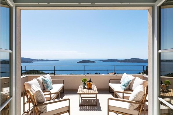Villa (4 Bedrooms) | Terrasse/gårdhave