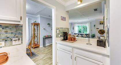 3 Mi to Bojangles Coliseum: Townhome w/ Patio!