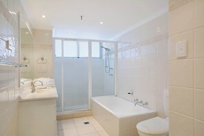 Unclassified image, 4 of 20, button