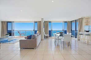 TV - 39G Peninsula 2BRM Panoramic Beach Views (Surfers Paradise)
