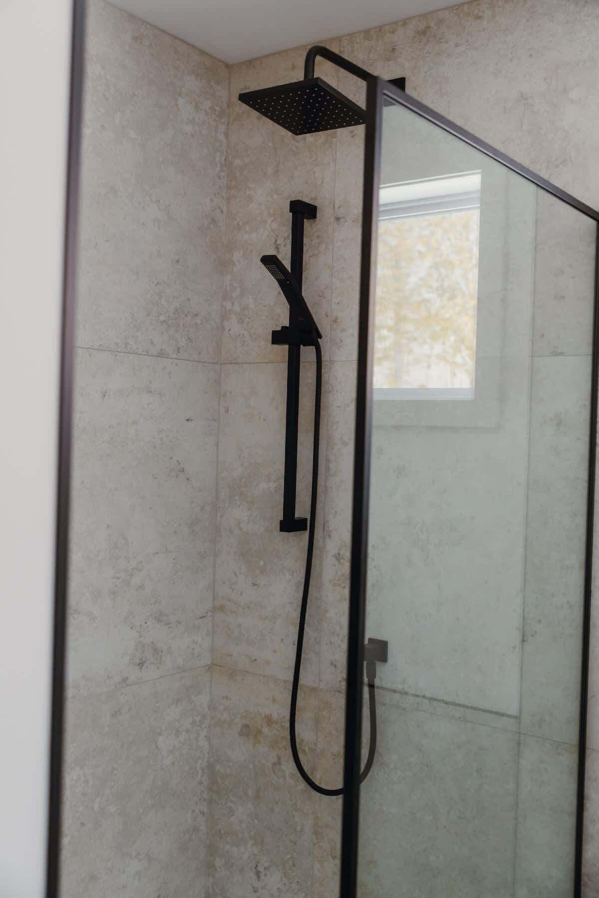 Douche, serviettes fournies