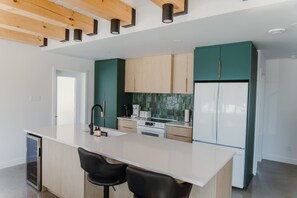 冰箱、微波炉、烤箱、炉灶